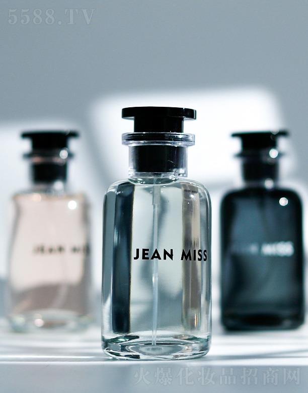 �㽭�G�һ��yƷ���޹�˾��С���������I(l��ng)��Ůʿ��ˮ���b