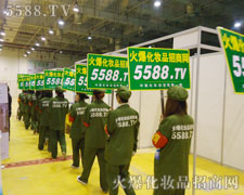 �𱬾Gɫ܊�b�����(du��)��^��׷��������ֱǰ