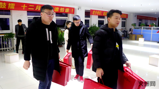 玉豬辭舊歲,金鼠報春歸!心系員工,情暖冬日,火爆網新年好禮大派送!2 玉豬辭舊歲,金鼠報春歸!心系員工,情暖冬日,火爆網新年好禮大派送!