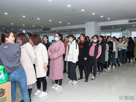 致愛(ài)三八女神節(jié),火爆網(wǎng)派發(fā)女神專(zhuān)屬禮物 致愛(ài)三八女神節(jié),火爆網(wǎng)派發(fā)女神專(zhuān)屬禮物