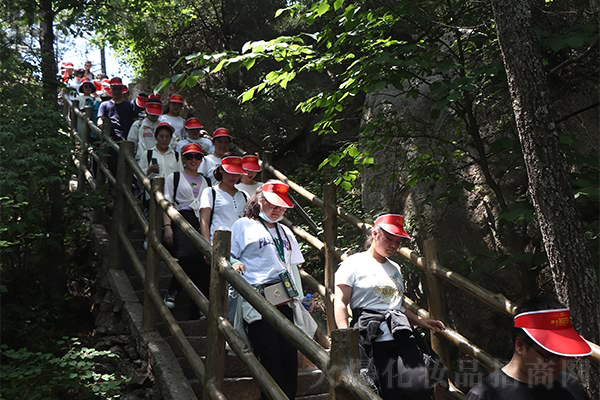 �Ͼ�ɽ���������˵���Ȼɽˮ