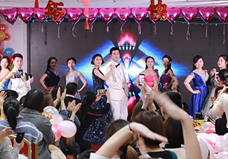 �pӯ�Ĳ������M�@Ů�˵Ķ��ˣ����ڻ�T�_����