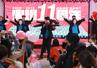 ��Խ�Լ�����ӭ���L�������҂��ɞ��Լ���Ӣ�ۣ�