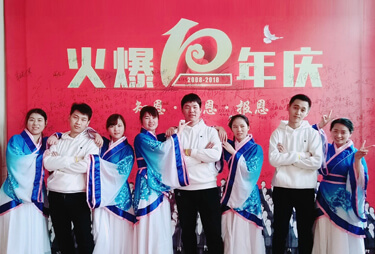 �]���𱬣����(d��ng)�ഺ���r(n��ng)�Y�W(w��ng)С����Ӱ����